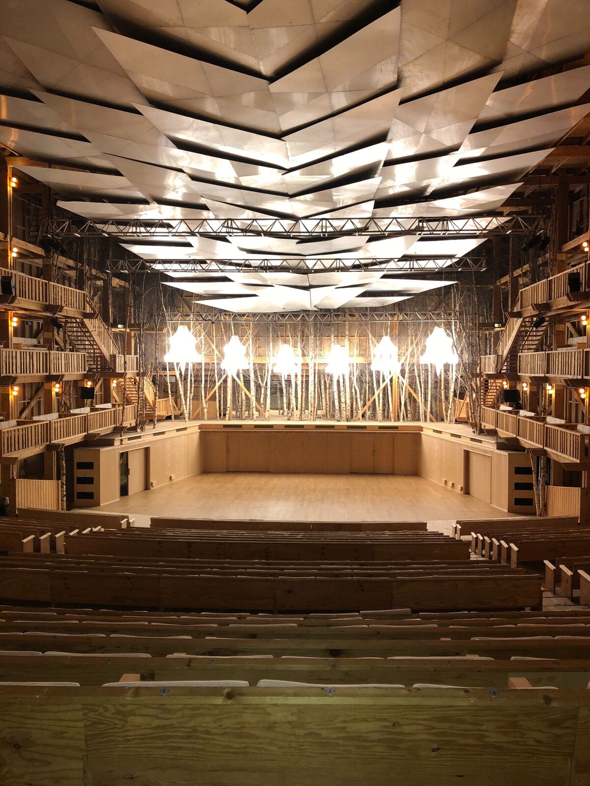 Grande salle événementielle modulable avec scène